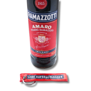 Ramazzotti Amaro 0,7 Liter und 30 % Vol. ( Set mit Schlüsselanhänger, Lebe Aufgeschlossen))
